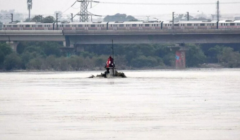 Yamuna river water level increased again, threat of flood in Delhi