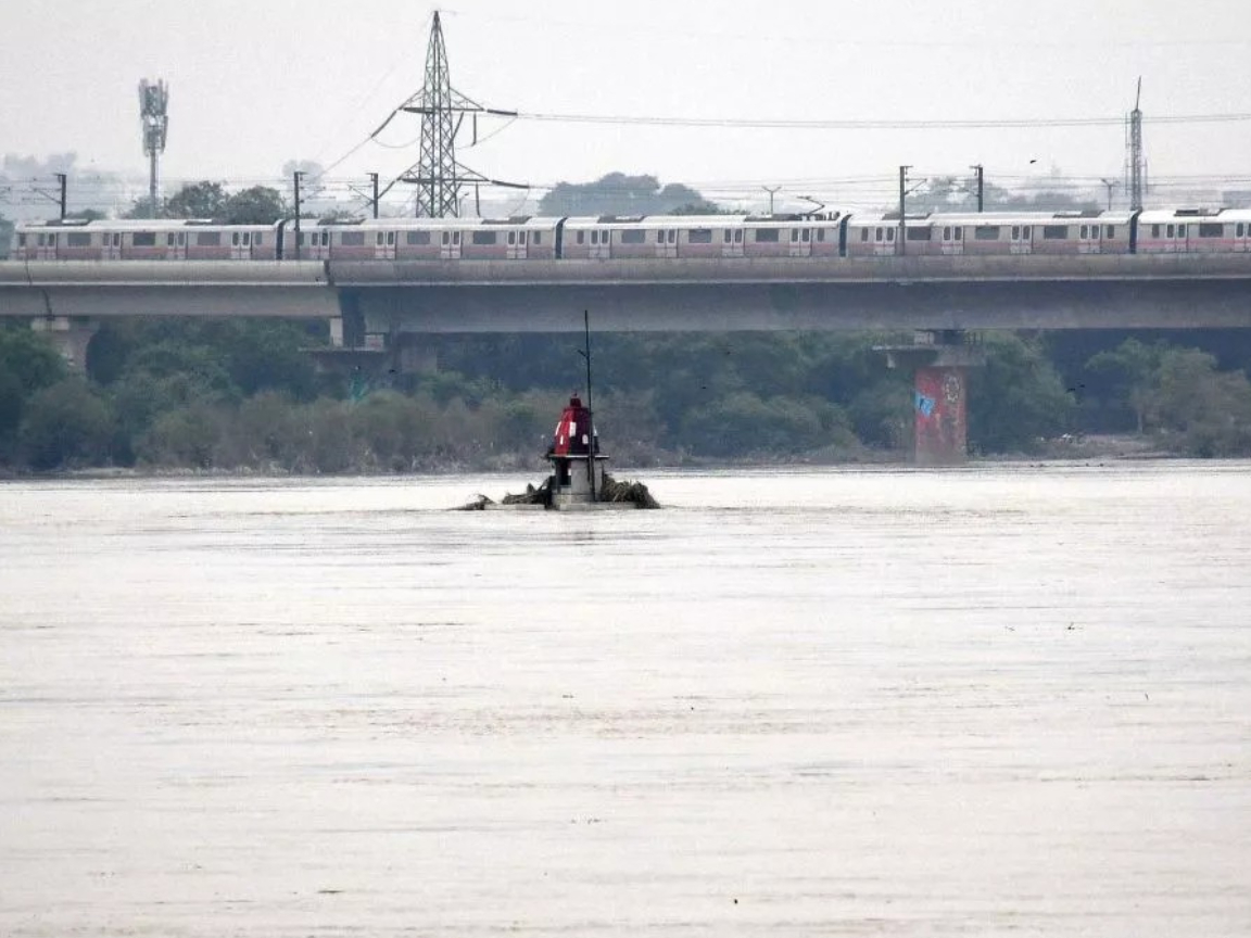 Yamuna river water level increased again, threat of flood in Delhi
