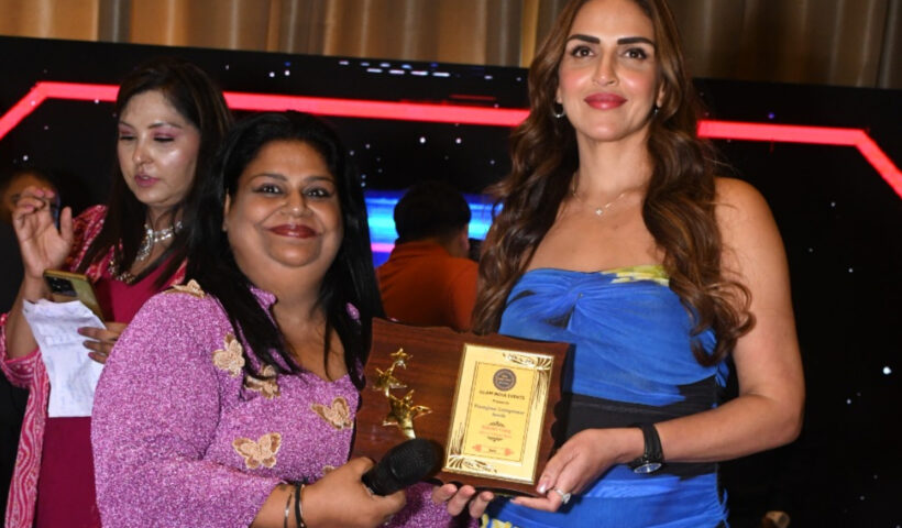 Glam India Events and Rudra Events organized an event where all the astrologers were felicitated by actress Esha Deol