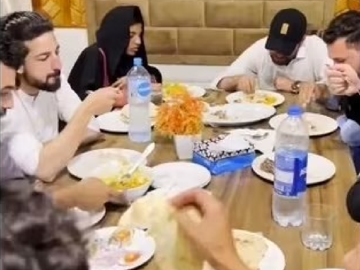Anju Nasrullah having dinner with friends in Pakistan, video went viral