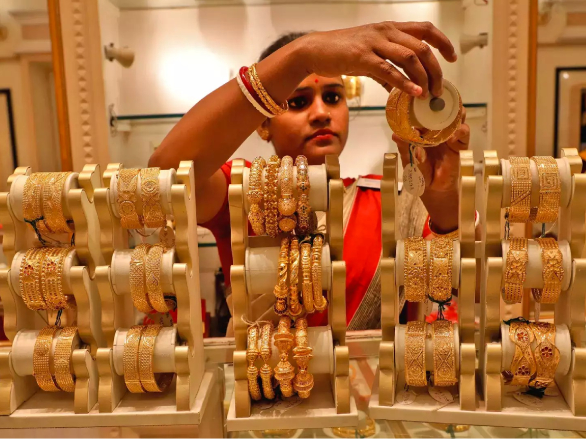 Gold and silver prices fall, know by what percentage the price fell