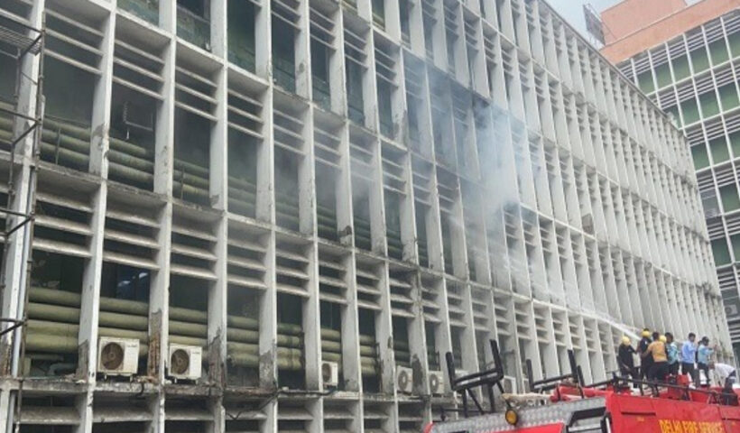 Massive fire broke out near the emergency ward of Delhi AIIMS, all patients were evacuated safely