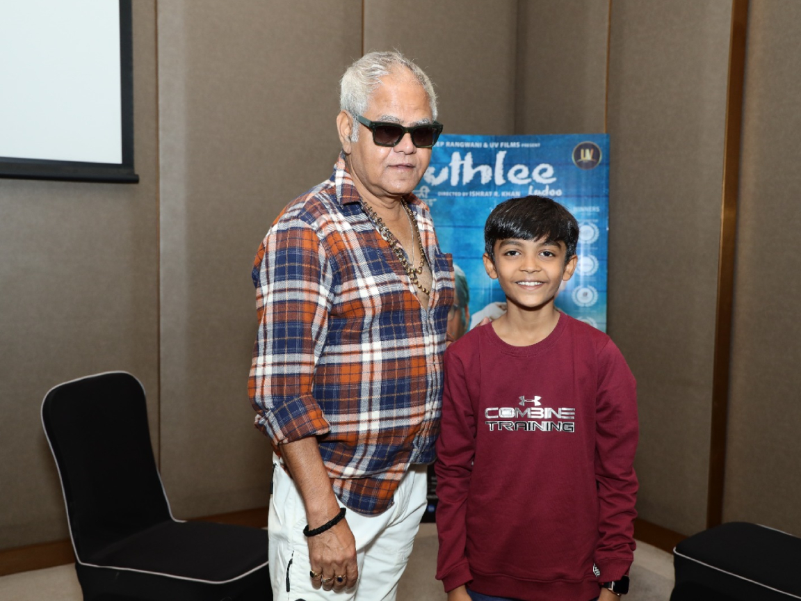 sanjay mishra stand with dhanay seth during an interview of guthli ladduu