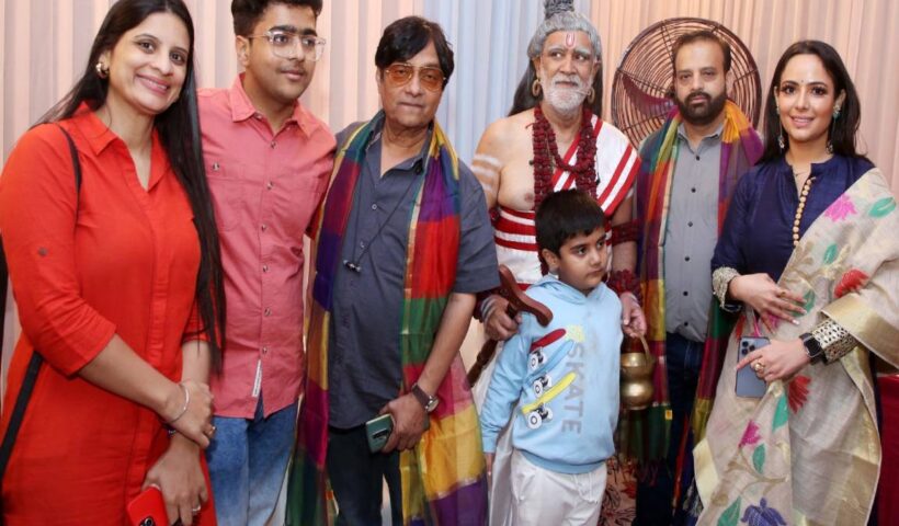 The star cast of the film 'Mandali' took part in Luv Kush Ramlila organized in Delhi.