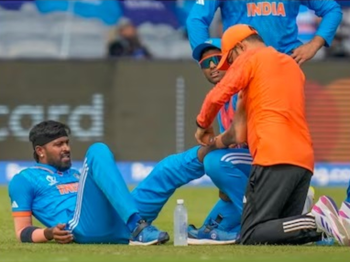 "Hardik Pandya Injury Update : टीम इंडिया को बड़ा झटका, हार्दिक पंड्या इंग्लैंड के खिलाफ भी नहीं खेलेंगे, जानें कब होगी वापसी? - Hardik Pandya To miss Match Against England And Sri" ariaHidden : "false"