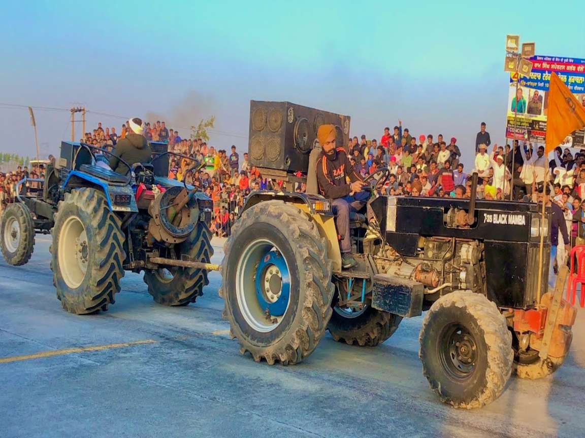 "ਜਵਾਨ ਤੇ ਬਜ਼ੁਰਗ ਦਾ ਟੋਚਨ 😂 | Black mamba 735 vs Sonalika - Tractor tochan Haryana - Part1 - YouTube"