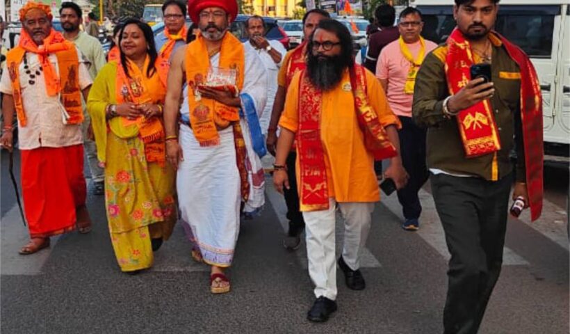 वाराणसी-अयोध्या-श्री लंका होते हुए शेष भारत माला तक की पवित्र श्री राम पग यात्रा पहुंची नई दिल्ली