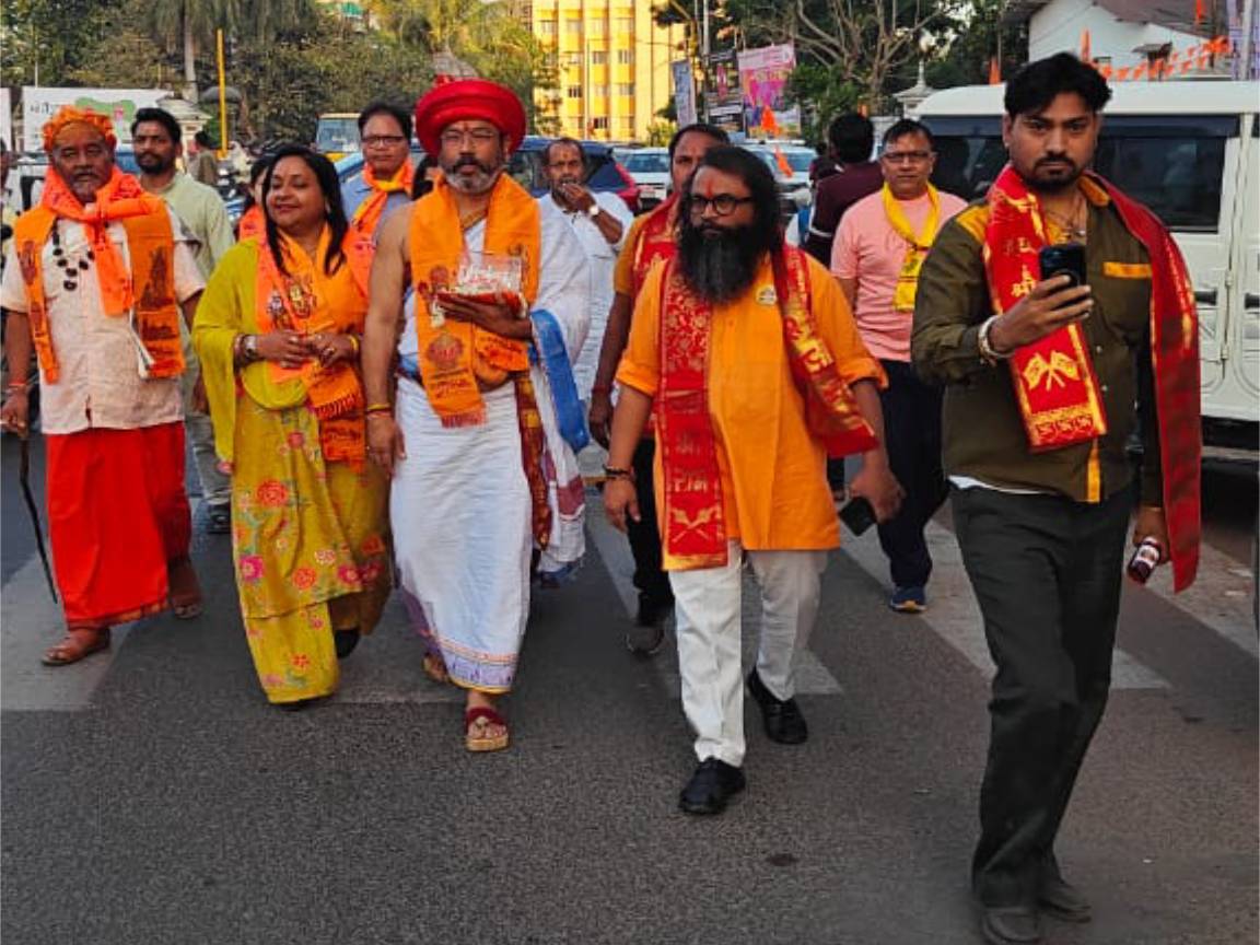 वाराणसी-अयोध्या-श्री लंका होते हुए शेष भारत माला तक की पवित्र श्री राम पग यात्रा पहुंची नई दिल्ली