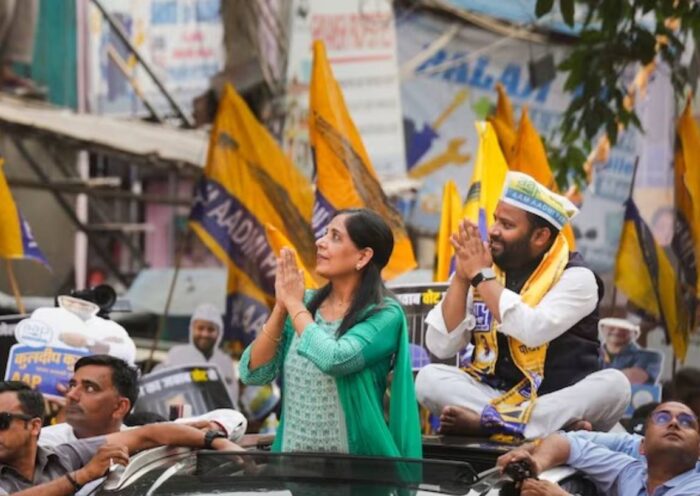 "Arvind Kejriwal's Wife Sunita Holds Maiden Poll Roadshow in Delhi, Says Nobody Can Break Delhi CM - News18"