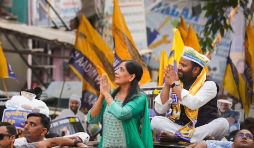 "Arvind Kejriwal's Wife Sunita Holds Maiden Poll Roadshow in Delhi, Says Nobody Can Break Delhi CM - News18"